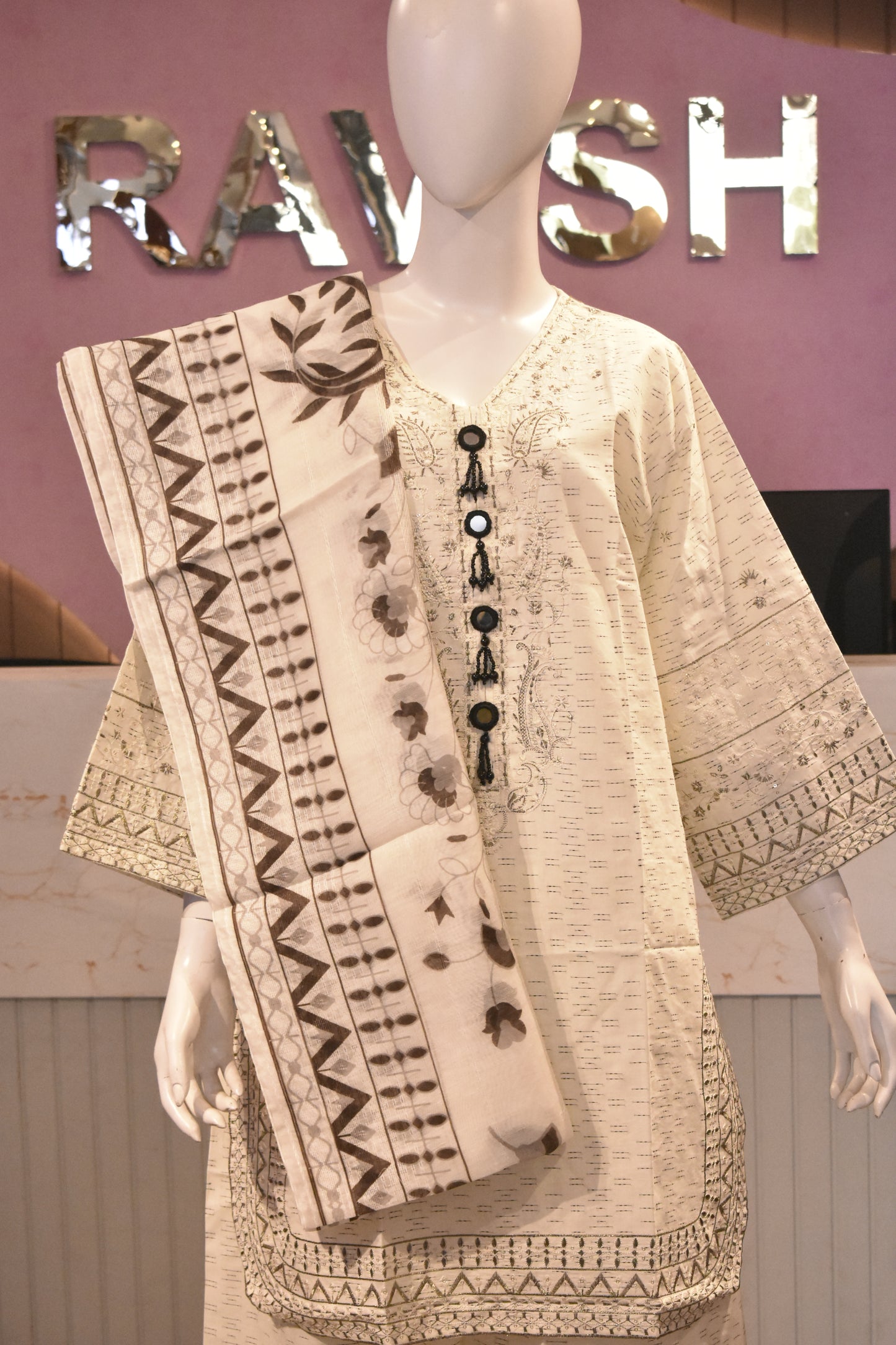 Embroidered Cotton Lawn 3-Piece Suit – Ivory Elegance