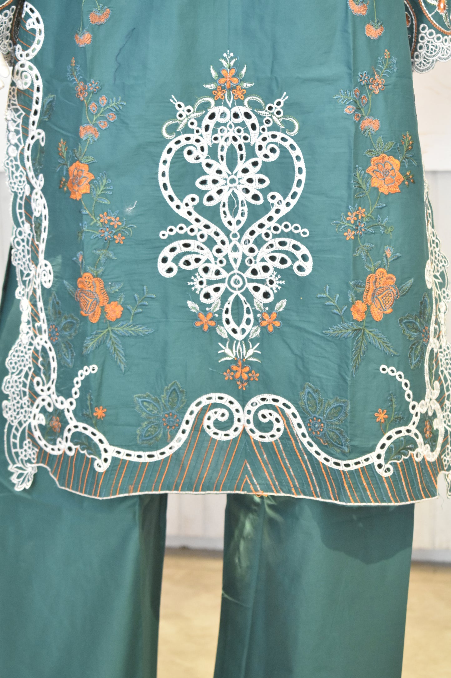 Enchanting Emerald Green Embroidered 3-Piece Cotton Suit